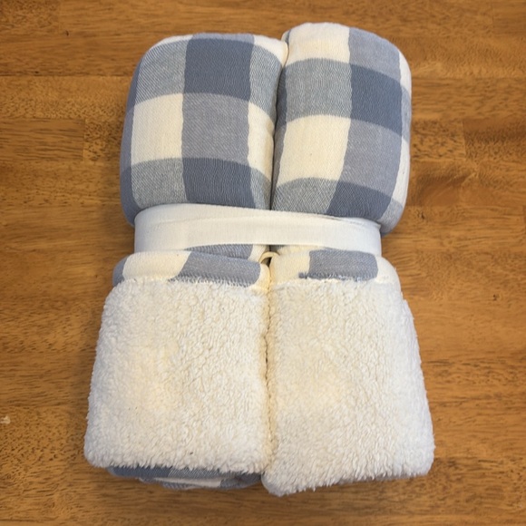 NWT! Sonoma Sherpa + Cotton Throw Blanket ~ 50” x 60” - Picture 3 of 5